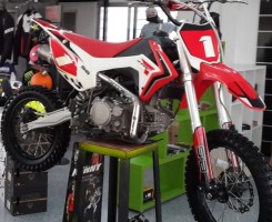 A venda Pitbike CRF150 c/embriagem marca: S*B