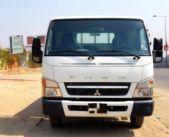 A venda MITSUBISH CANTER
