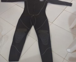 A venda Fatos e oculos de mergulho