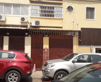 A venda Vivenda T5 na Maianga, rua Cabral Moncada