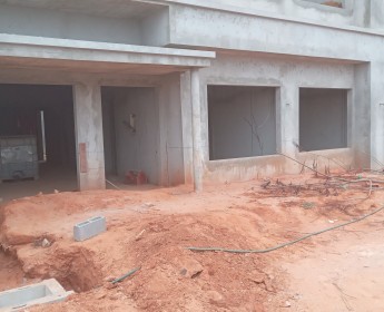A venda Vende-se casas acabadas e inacabadas na auto estrada