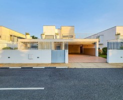 A venda Condomínio de 4 casas T5 duplex, Talatona ~c