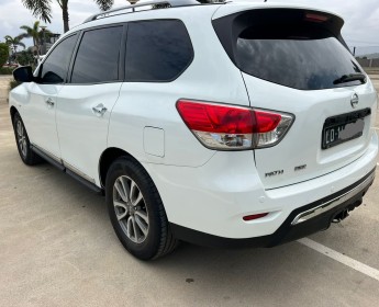 A venda Nissan Pathfinder F rlgm