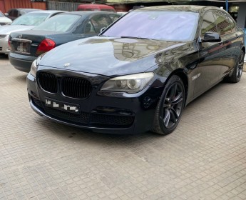 A venda BMW 750 LI M V8 H Start m2