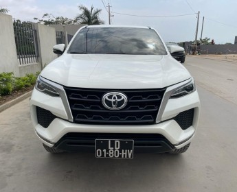 A venda Toyota Fortuner Novinho r3