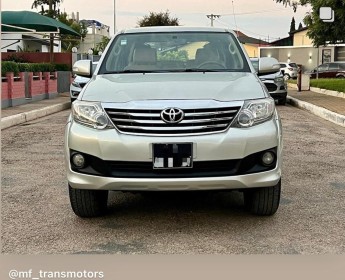 A venda Toyota Fortuner disponível para venda