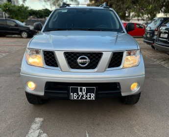 A venda Nissan Navara impecável