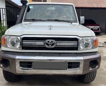 A venda Land Cruiser HZ Disponível