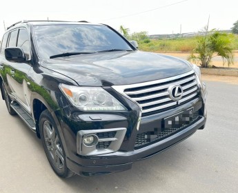 A venda LEXUS 570