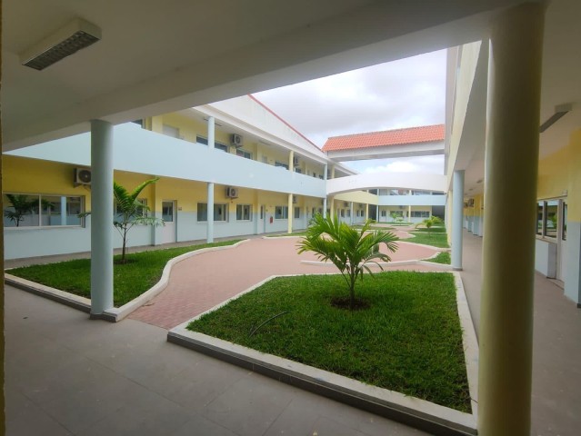Instituto/Colégio, no Camama, Belas.
