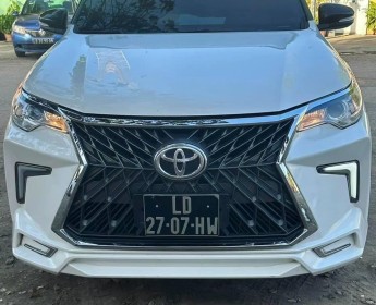 A venda Toyota Fortuner EXR Impecável p