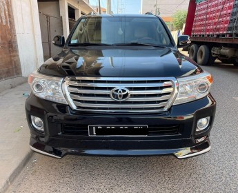A venda Toyota Landcruiser V8