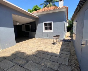 A venda Moradia T3+1 solta, no bairro Azul auri