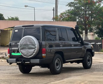 A venda Toyota Land Cruiser 5 portas 3n
