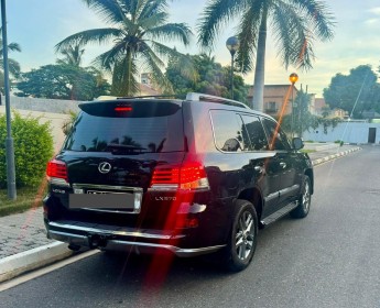 A venda Lexus LX570 Start F bem cuidado mln
