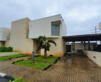 A venda Luxuosa vivenda V3 com piscina, no condomínio Dalm Residencial.