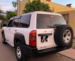 A venda Nissan Patrol GL 4x4 2014 r1