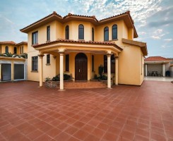 A venda Moradia T3+3 no Jardim de Rosas ~c