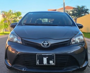 A venda Toyota yaris recém chegado