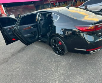 A venda Kia K7 2018 em muito bom estado técnico
