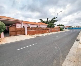 A venda Venda de moradia T3+6 com piscina no lar Patriota ~c