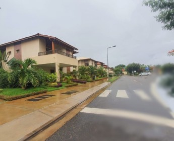 A venda Luxuosa Vivenda V4 com piscina e anexo, no prestigioso Condomínio Kizo...