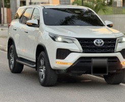 A venda Toyota Fortuner 2022 gasolina i r2