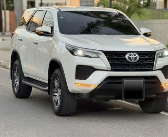 A venda Toyota Fortuner 2022 gasolina i r2