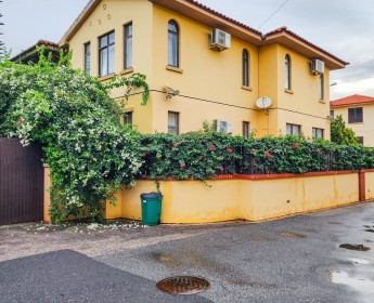 A venda Excelente vivenda T3 com anexo, no Condomínio Jardim de Rosas, Via Exp...