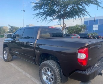 A venda Toyota Tundra Limited novo i mln
