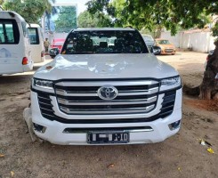 A venda LC300 VX-R Twin Turbo Gasóleo 2022 i p