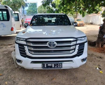 A venda LC300 VX-R Twin Turbo Gasóleo 2022 i p