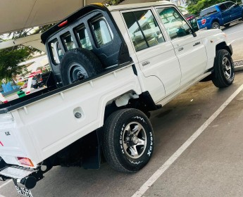 A venda Land Cruiser Gasolina cabine dupla kit novo r3