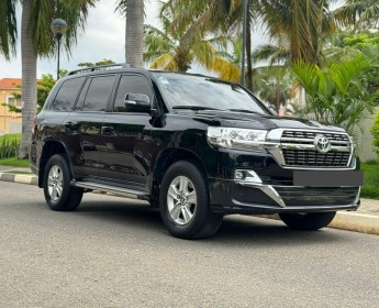 A venda LAND CRUISER V8 GASÓLEO. CARRO ORIGINAL H p