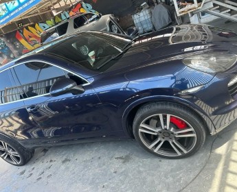 A venda Porsche Cayenne bem cuidado D lcr