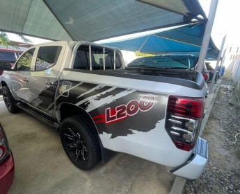 A venda Mitsubishi L200 4x4 2023 manual cr