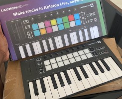 A venda Piano Mídi LaunchKey Mini