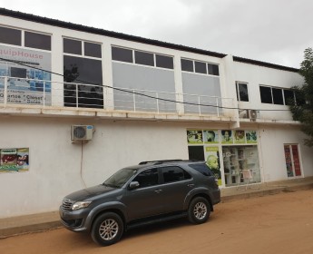 A venda Edifício comercial multiuso, Via Expressa, sentido Benfica/Kilamba.