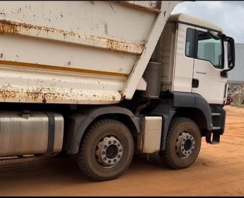 A venda Caminhão MAN impecável H m