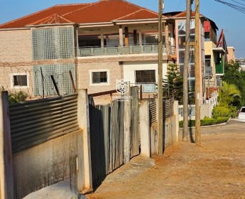 A venda Terreno vasto, no Talatona, Bairro Militar, rua do Hotel 4 Pétalas.