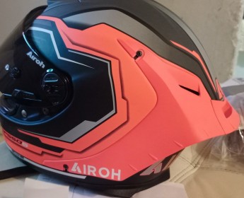 A venda AIROH GP550 S RUSH LARANJA FLUO MATT L