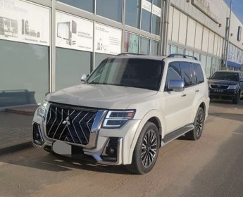 A venda Mitsubishi Pajero V6 semi novo ln
