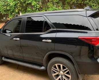 A venda Toyota Fortuner G gasóleo ~l