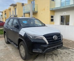 A venda Toyota Fortuner 00Km gasolina I mln