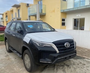 A venda Toyota Fortuner 00Km gasolina I mln