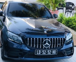 A venda Disponível Mercedes Benz AMG