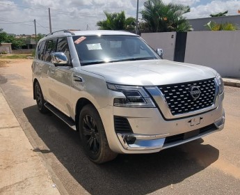 A venda DISPONÍVEL NISSAN PATROL PLATINUM