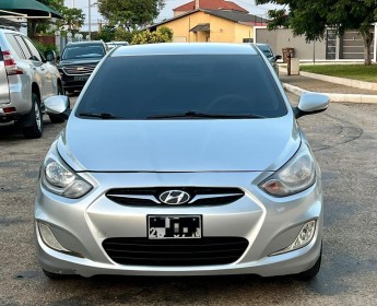 A venda Hyundai Accent disponível