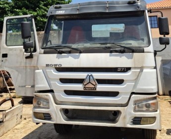 A venda Camião SinoTruck Howo impecável mln