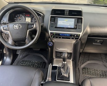 A venda TOYOTA LAND CRUISER PRADO TEM 70 ANOS